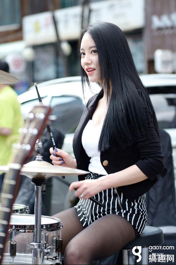 <em>大风</em>吹<em>裙子</em>起+最美\女鼓神\代言成人游戏
