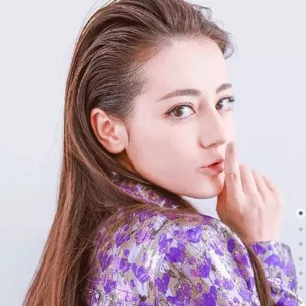 其实迪丽热巴在维语中的意思是:心爱的美人